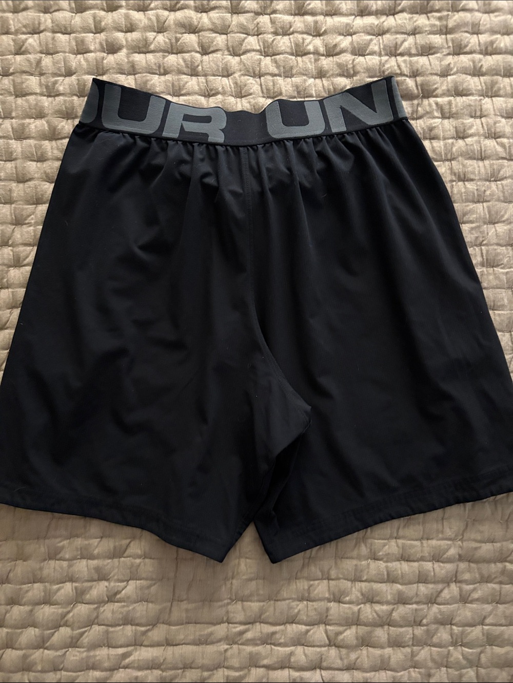 Under Armour Men’s Black Athletic Training Shorts - Picture 4 of 4